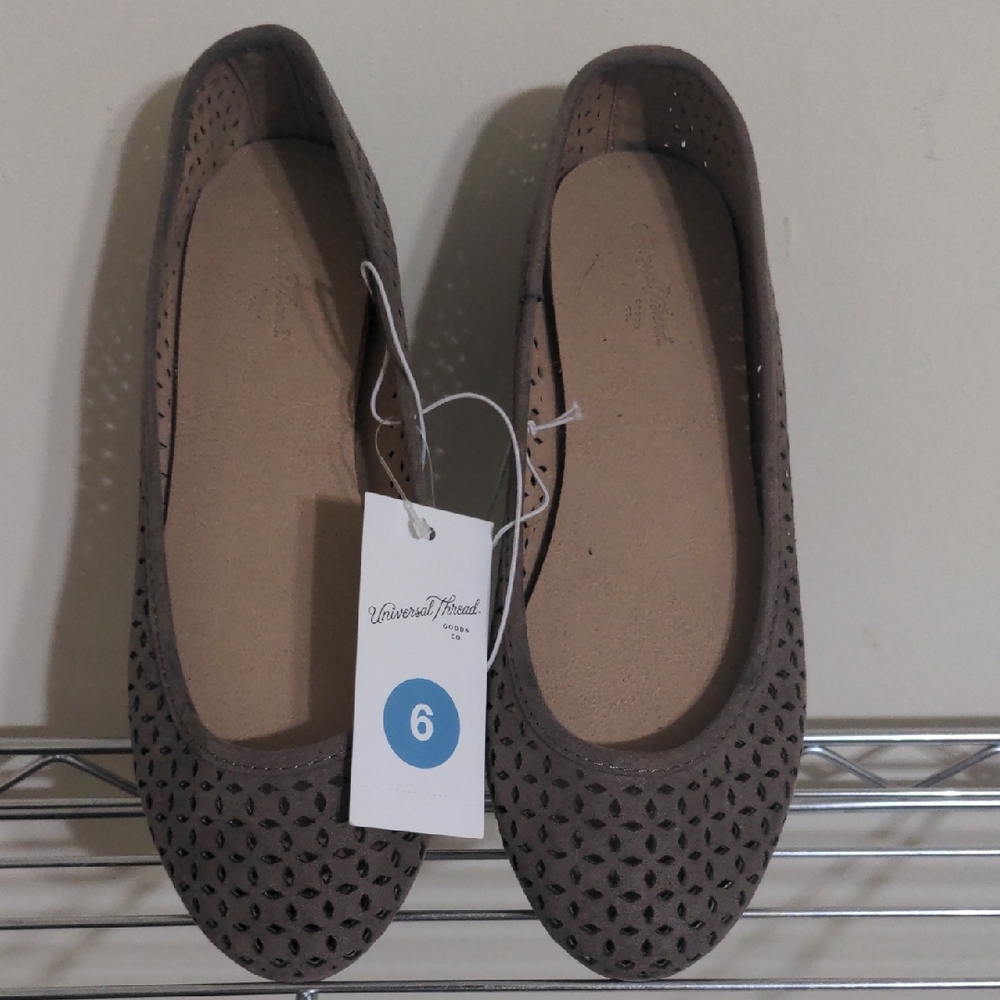 Universal Thread Women's Brown Perforated Flats